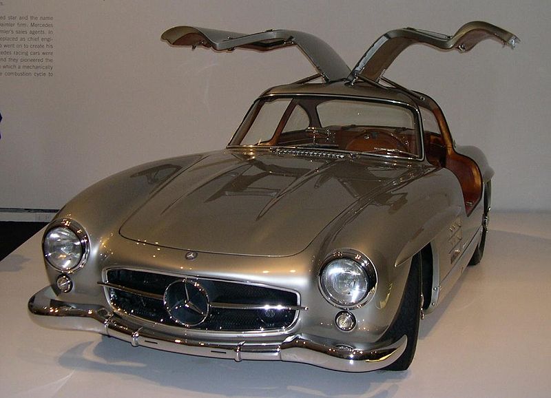 800px-1955_Mercedes-Benz_300SL_Gullwing_Coupe_34.jpg